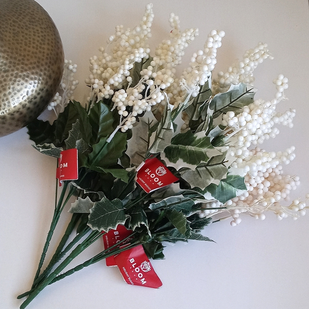 5 Bloom White Berry Spray Floral Stems - Artificial Home Accent 5 Faux Bushes